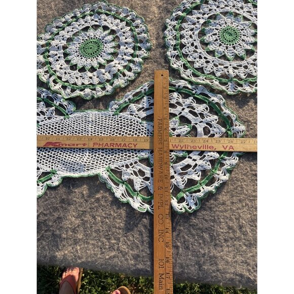 Vtg  Hand-Crocheted White & Green Doily Set Granny Core Cottage Core Set of 4 - Picture 2 of 8